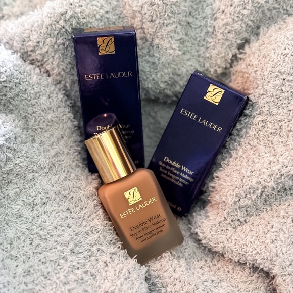 NIB Estée Lauder Double Wear Foundation - Picture 3 of 3